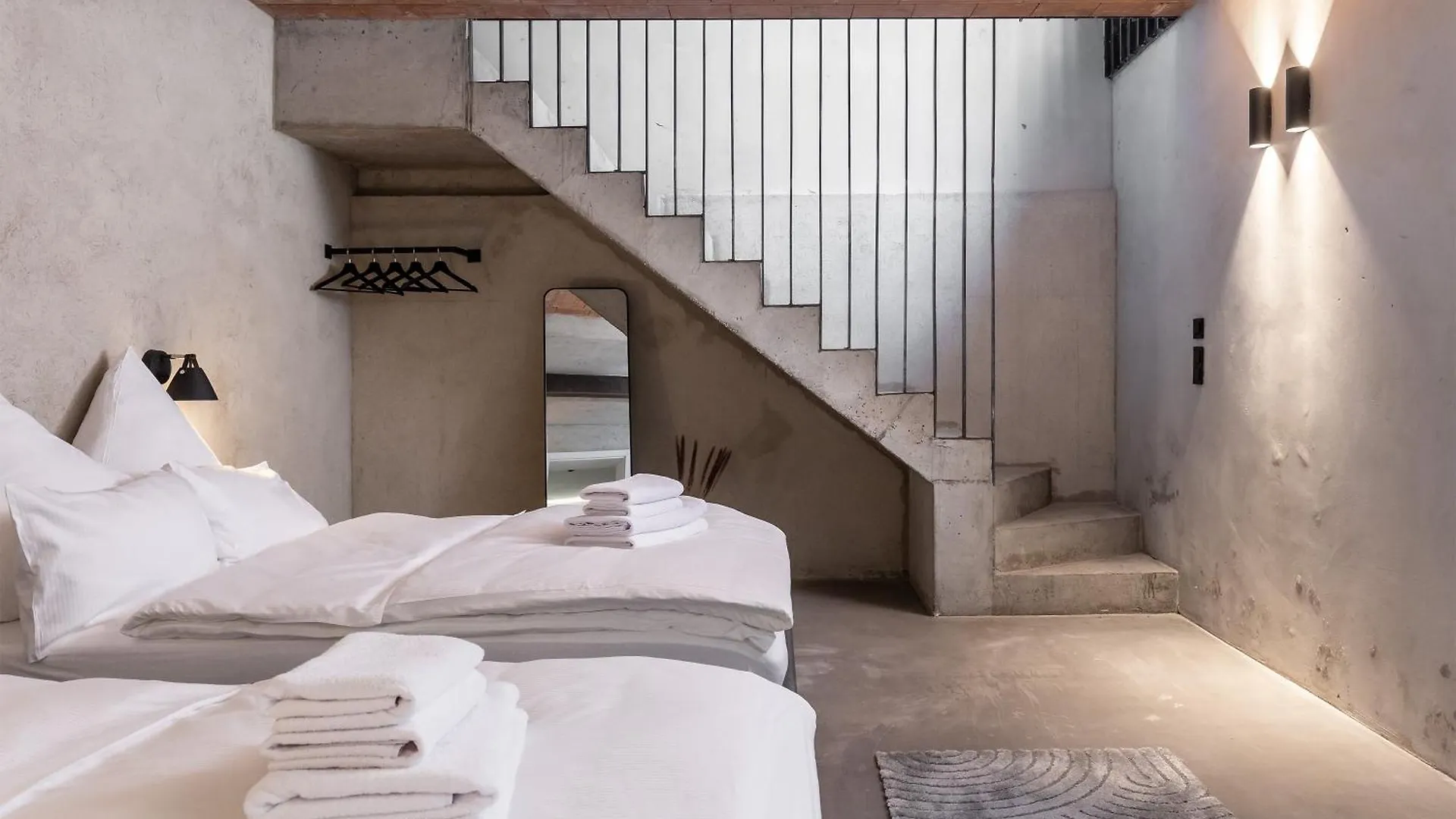 Coolest Apartment In Berlin, Easy Check-In, Close To Center, Black & White Maisonette #6 0*, Berlin