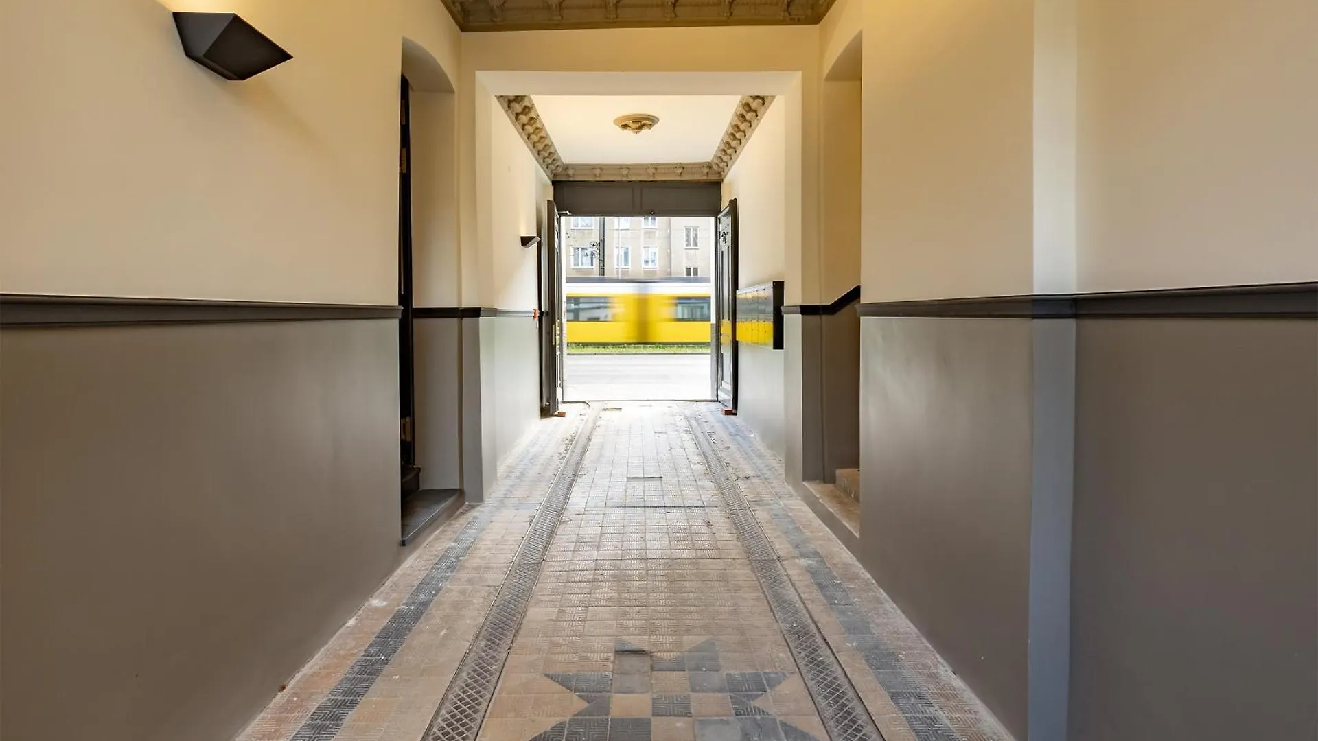 Coolest Apartment In Berlin, Easy Check-In, Close To Center, Black & White Maisonette #6  Berlin