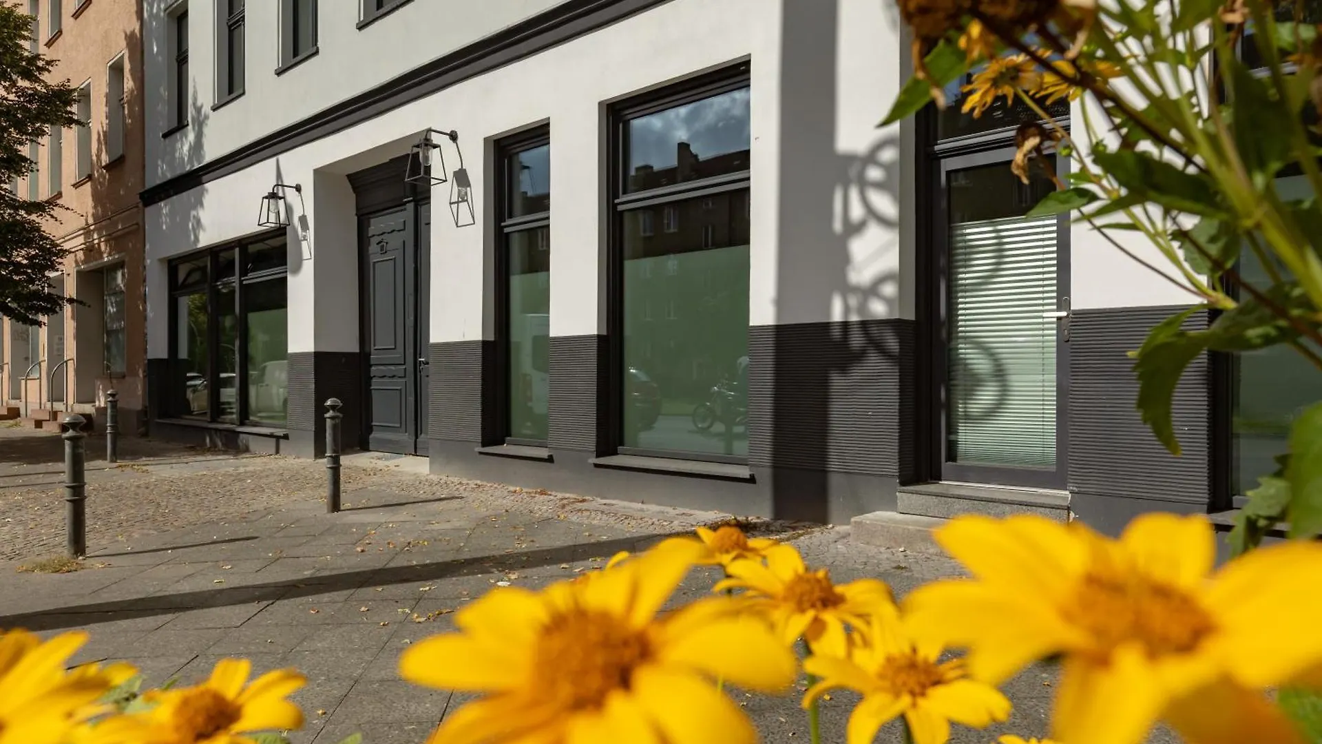 Coolest Apartment In Berlin, Easy Check-In, Close To Center, Black & White Maisonette #6 Berlin